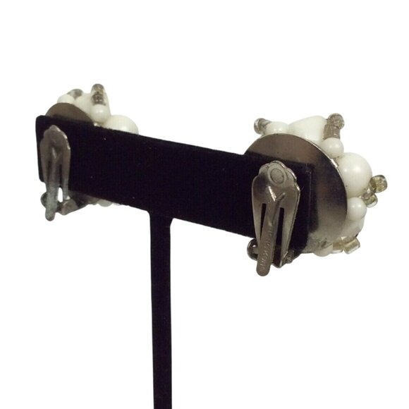 White Beaded Cluster Clip Earrings Church Lady Grandma Vintage 40s 50s - Picture 5 of 5